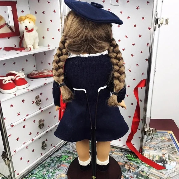 American Girl Pleasant Company Molly McIntire Doll - Picture 7 of 13